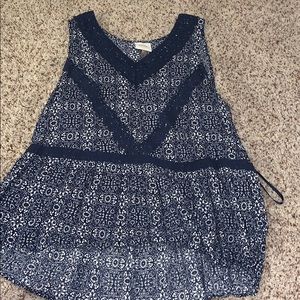 Tank top with lace detailing!